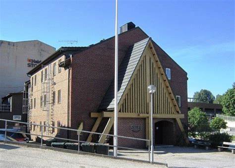 pinsekirken-salen-halden
